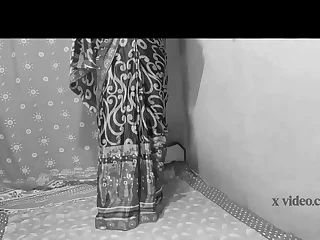 सिल्क साड़ी में पलंग तोड़ चुदाई जबरदस्त लंड पर बैठ कर हार्ड चुदाई पार्ट 1