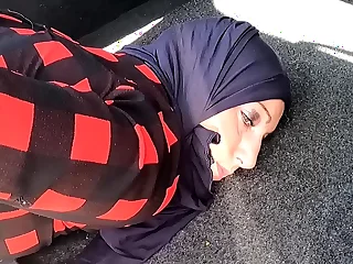 OMG !! Unfaithful Muslim wife this finds compelled in the consistency of his neighbor, he will get her pregnant ...